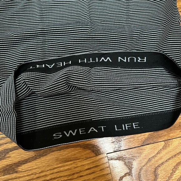 Excellent condition Lululemon Swiftly Tech Tank Top striped black white 4 - Picture 2 of 4